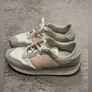 New Balance 237